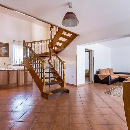 Zora Apartment Premantura