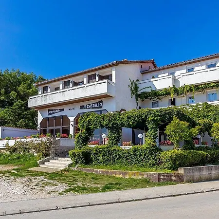 Zora Apartment Premantura