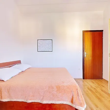 Zora Apartment