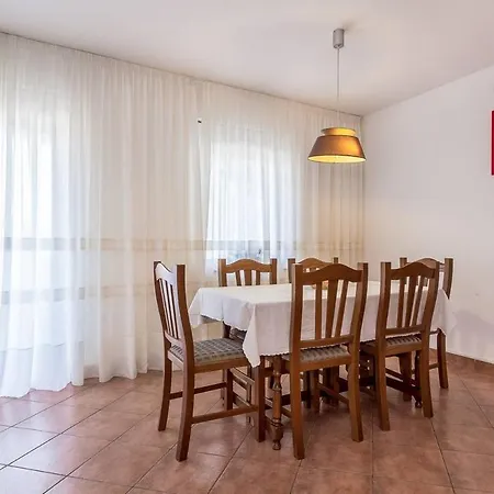 Apartment Zora Premantura