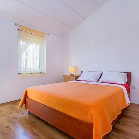 Lenka Apartment *