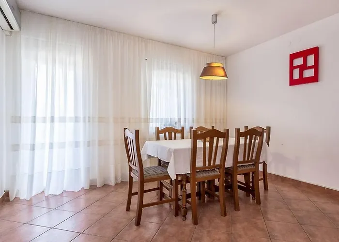 Apartment Zora Premantura